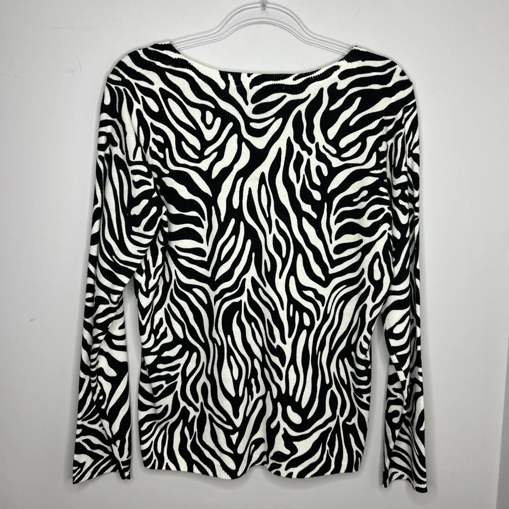 Josephine Chaus black + white zebra striped v neck sweater. Large. - Picture 5 of 5